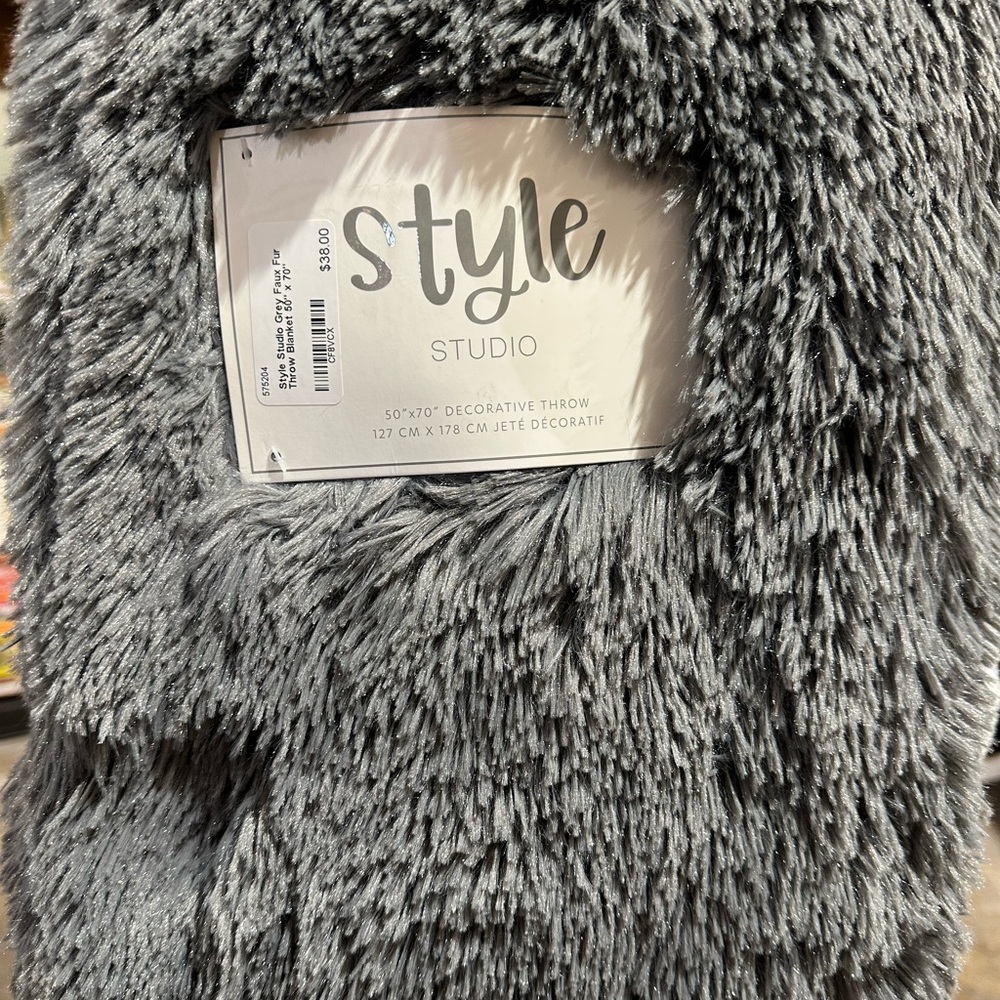 Faux Fur Throw Blanket 50”x70”